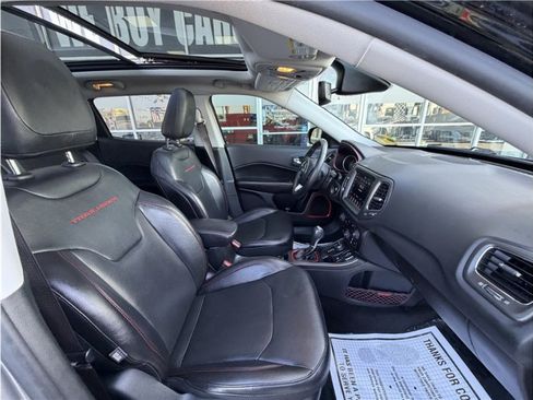 Used 2019 Jeep Compass Trailhawk w/ Leather Interior Group AWD/4WD image 30