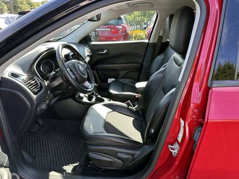 Used 2020 Jeep Compass Latitude AWD/4WD image 11