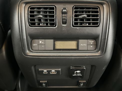 Used 2020 Nissan Pathfinder SL image 24