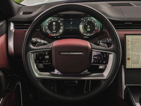 Used 2025 Land Rover Range Rover SE image 16