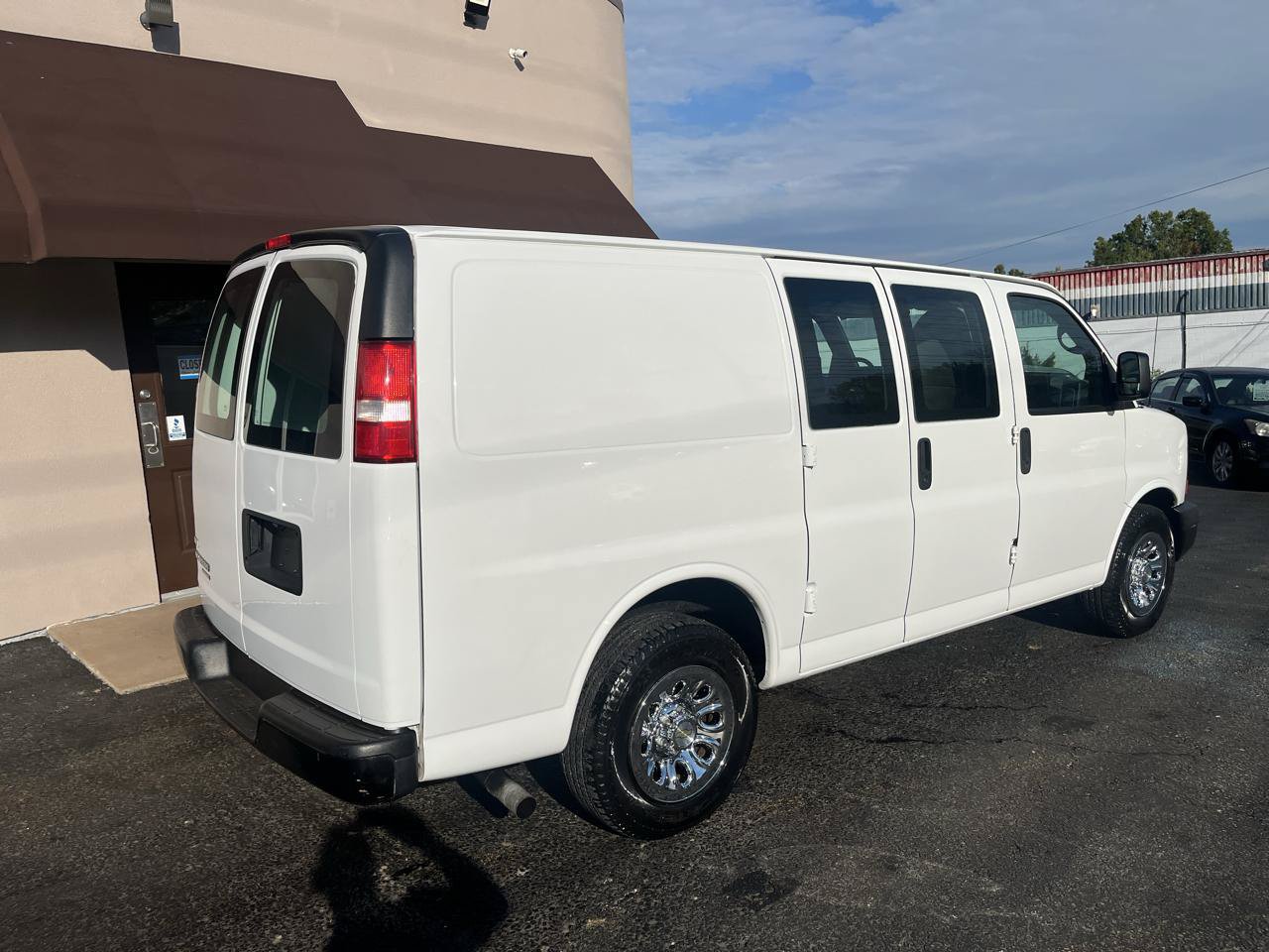 Used 2011 Chevrolet Express 1500 AWD image 5