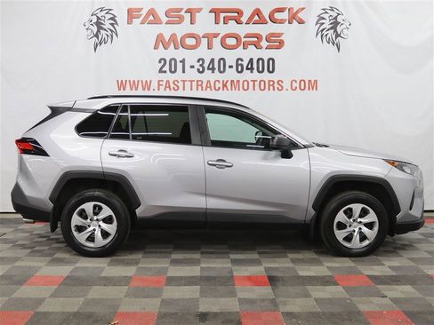 Used 2021 Toyota RAV4 LE image 4