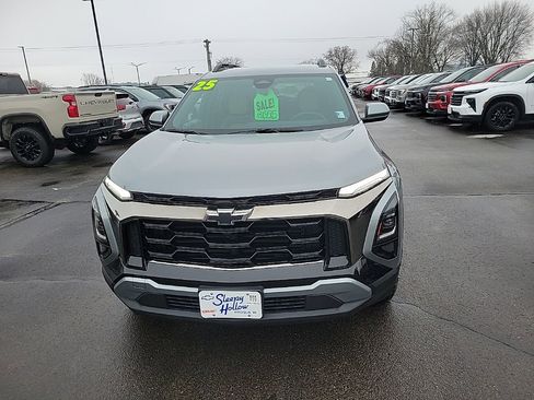 Used 2025 Chevrolet Equinox ACTIV w/ Convenience Package III image 2