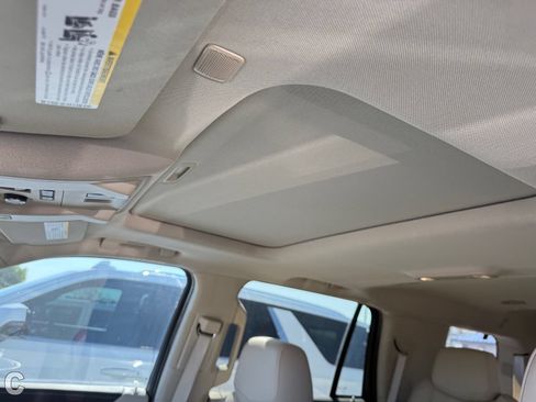 Certified 2018 Cadillac Escalade Luxury AWD/4WD image 17