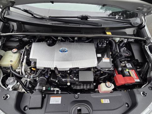 Used 2018 Toyota Prius Two 4dr Hatchback image 11