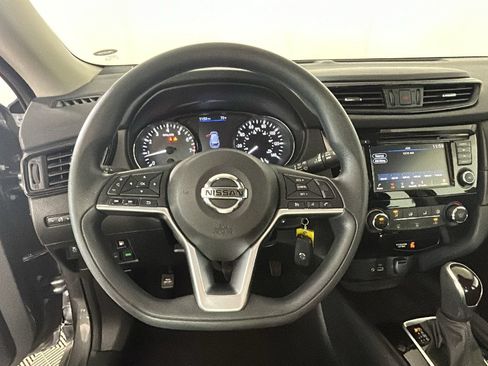 Used 2020 Nissan Rogue S FWD image 17
