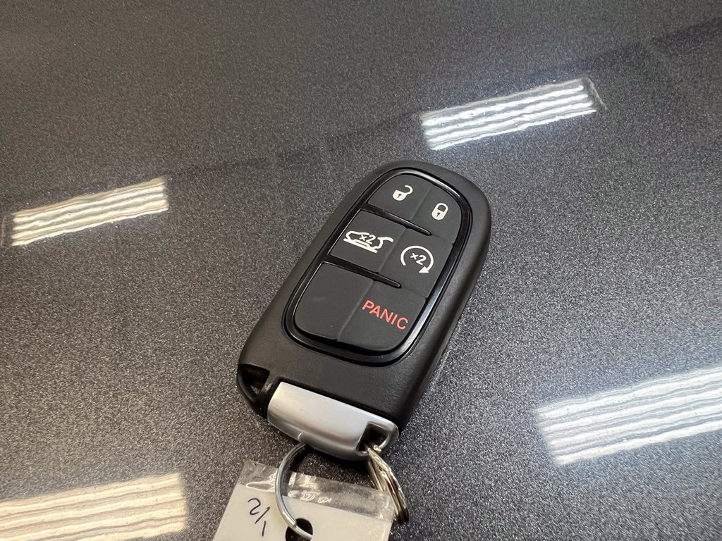 Used 2020 Jeep Cherokee Latitude Plus w/ Comfort/Convenience Group AWD/4WD image 35