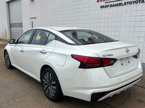 Used 2023 Nissan Altima 2.5 SV image 3