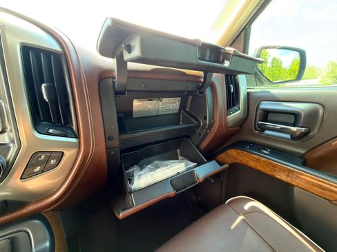 Used 2017 Chevrolet Silverado 1500 High Country AWD/4WD image 32