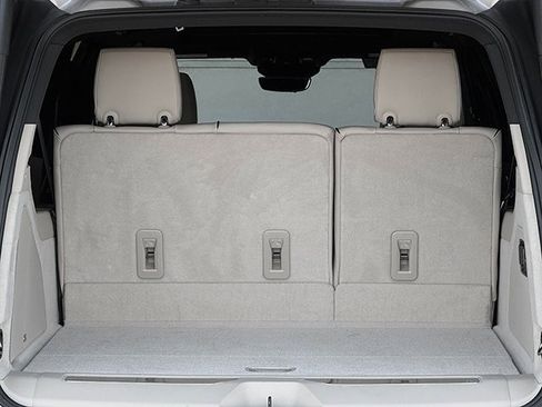 Used 2024 Cadillac Escalade ESV Premium Luxury image 29