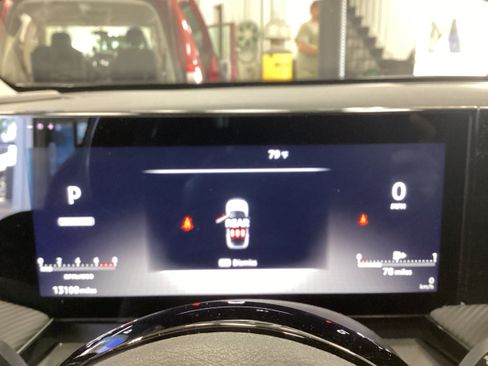 Used 2025 Nissan Kicks SR AWD/4WD image 21