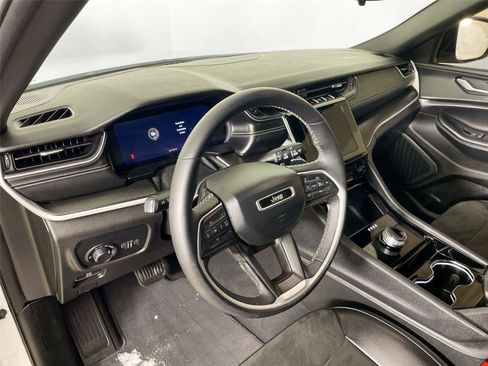 Used 2023 Jeep Grand Cherokee L Laredo image 9