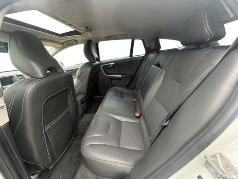 Used 2018 Volvo V60 T5 Dynamic w/ Vision Package image 20