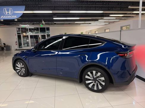 Used 2026 Tesla Model Y AWD image 9