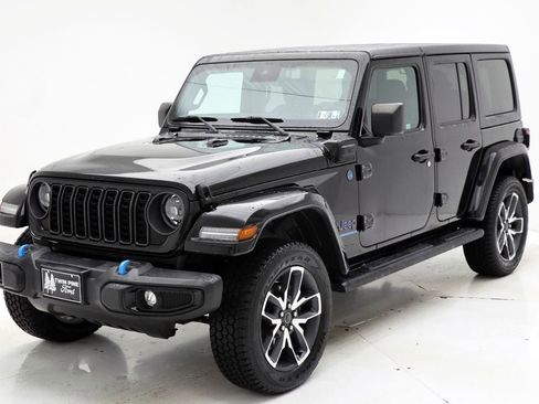 Used 2024 Jeep Wrangler Unlimited w/ Convenience Group image 2