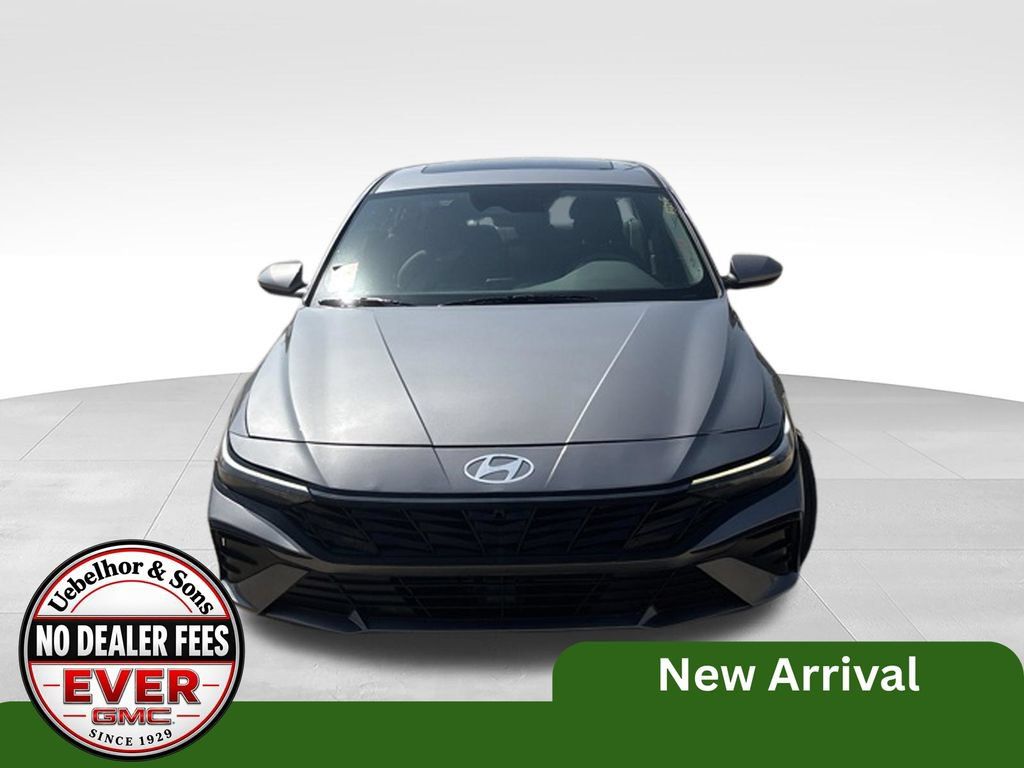 Used 2025 Hyundai Elantra SEL FWD image 2