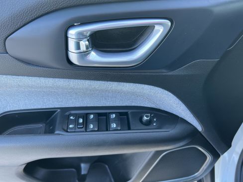 Used 2022 Jeep Compass Latitude image 15