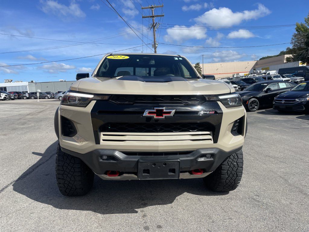 Used 2024 Chevrolet Colorado ZR2 w/ Technology Package AWD/4WD image 5