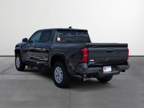 Certified 2025 Toyota Tacoma SR5 AWD/4WD image 4