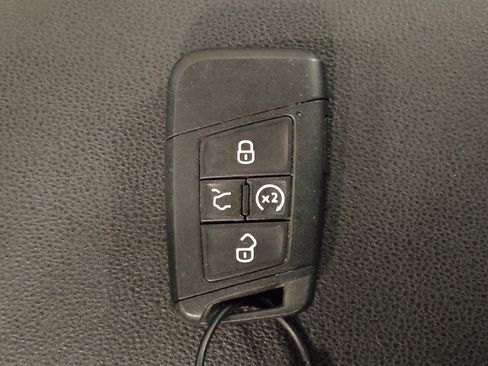 Used 2024 Volkswagen Jetta SE image 32