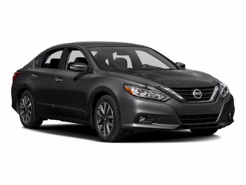 Used 2017 Nissan Altima 2.5 SL w/ Technology Package FWD image 9