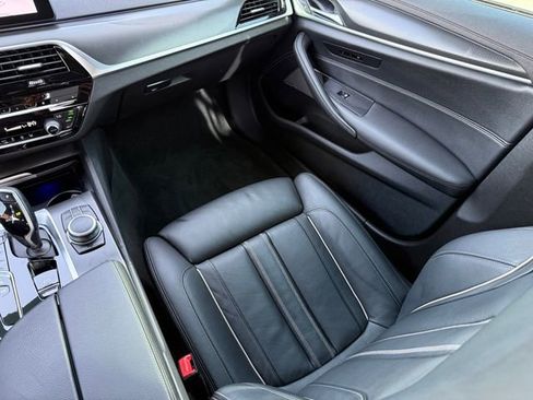 Used 2022 BMW M550i xDrive M550i xDrive image 25