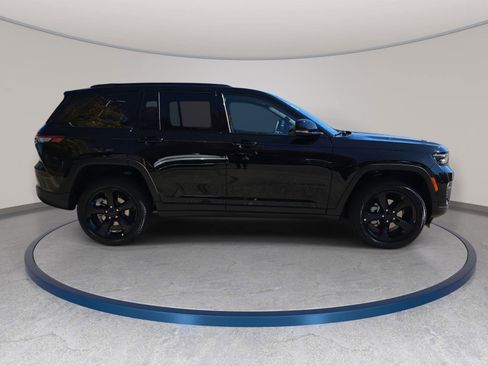 New 2025 Jeep Grand Cherokee Limited w/ Black Appearance Package RWD image 4