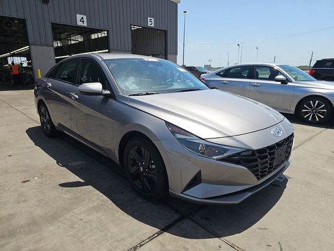 Used 2023 Hyundai Elantra SEL FWD image 3