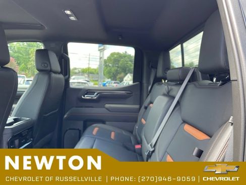 Used 2022 GMC Sierra 1500 AT4 w/ AT4 Premium Package AWD/4WD image 11
