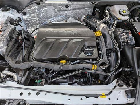 Used 2024 Chevrolet Trax RS w/ Sunroof Package image 23