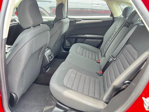 Used 2020 Ford Fusion SE FWD image 12