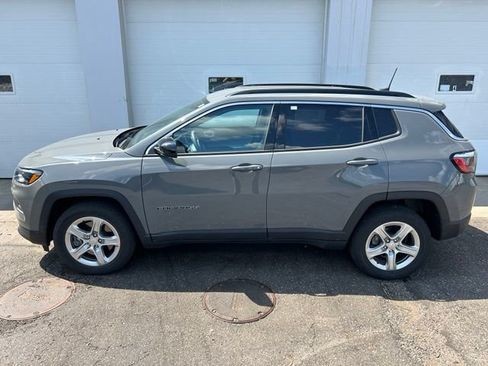 Certified 2023 Jeep Compass Latitude w/ Convenience Group AWD/4WD image 3