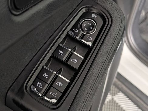 Certified 2023 Porsche Macan S AWD/4WD image 25