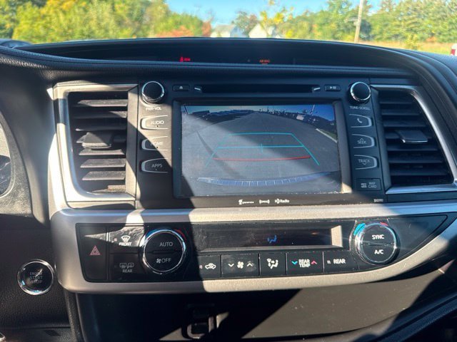 Used 2019 Toyota Highlander SE AWD/4WD image 29
