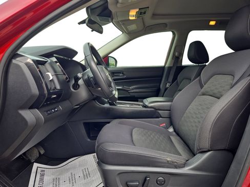 Used 2023 Nissan Pathfinder SV w/ SV Premium Package FWD image 13
