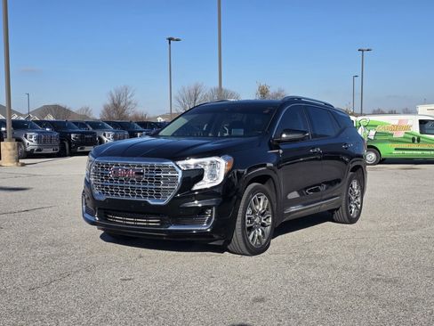 Used 2024 GMC Terrain Denali w/ Denali Premium Package image 3