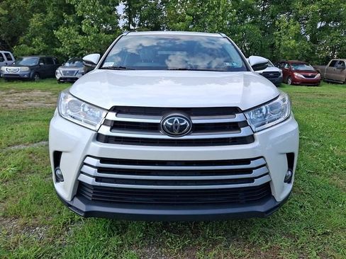 Used 2019 Toyota Highlander XLE AWD/4WD image 2