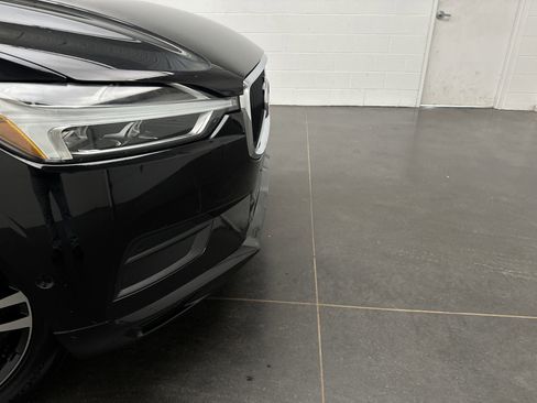 Used 2018 Volvo XC60 T5 Momentum w/ Convenience Package image 2