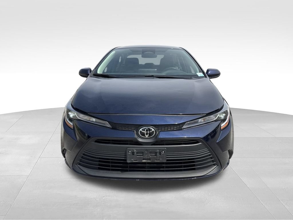 Used 2023 Toyota Corolla LE FWD image 2