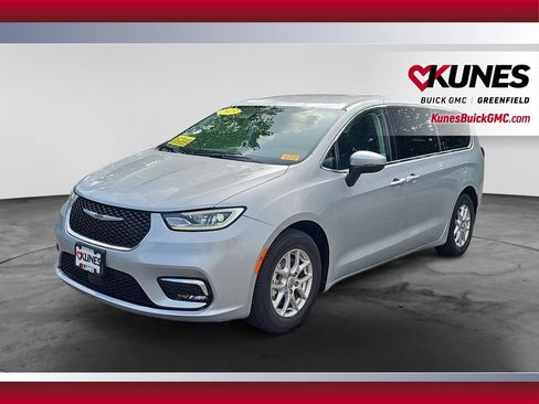 Used 2023 Chrysler Pacifica Touring-L FWD image 5