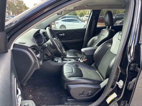 Used 2019 Jeep Cherokee Trailhawk w/ Cold Weather Group image 5