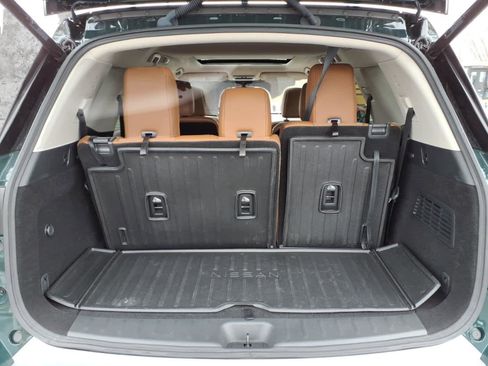 Used 2024 Nissan Pathfinder Platinum image 14