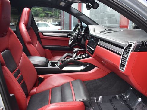 Used 2021 Porsche Cayenne Turbo image 19