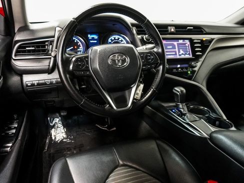 Used 2019 Toyota Camry SE image 12