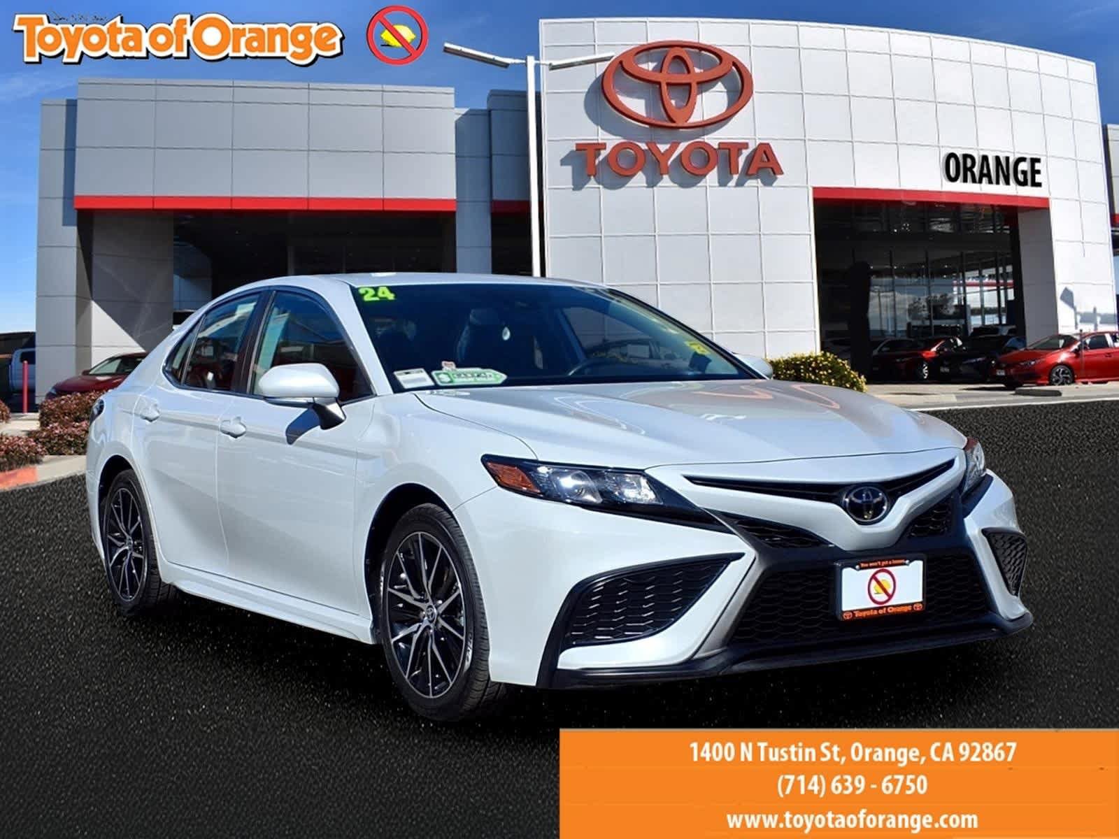 Used 2024 Toyota Camry SE w/ Convenience Package FWD image 1