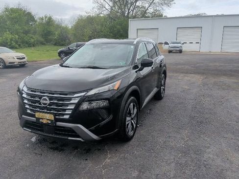 Used 2024 Nissan Rogue SL AWD/4WD image 1