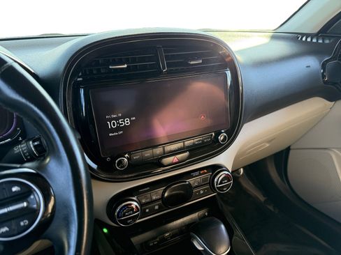 Used 2023 Kia Soul EX image 15