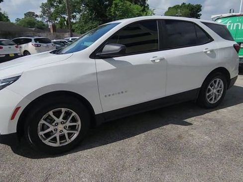 Used 2023 Chevrolet Equinox LS image 4