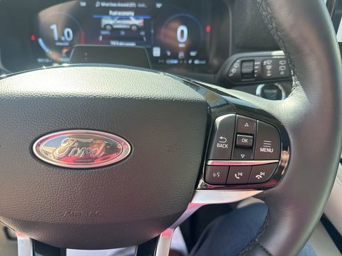 Used 2025 Ford Explorer Platinum w/ Ultimate Package image 13