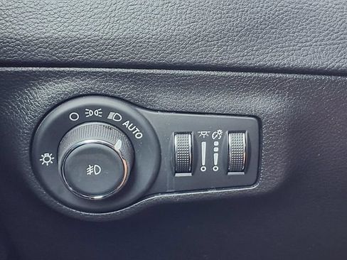 Used 2019 Jeep Compass Limited AWD/4WD image 18